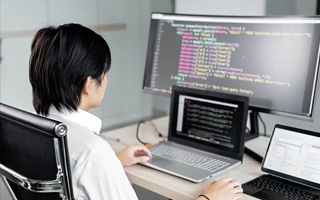 图木舒克 ,php声明和调用变量的符号是什么？